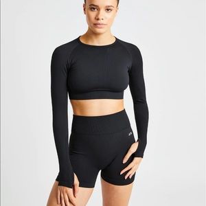 NWT Black PULSE SEAMLESS LONG SLEEVE CROP TOP